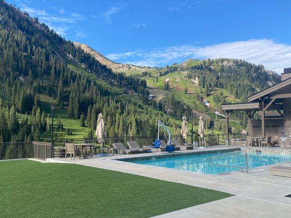 Snowpine Lodge