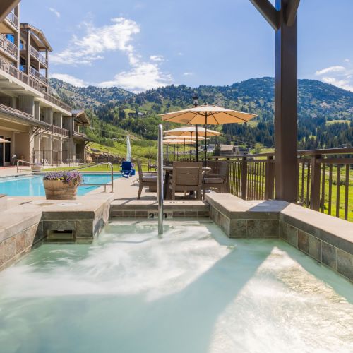 Snowpine Lodge